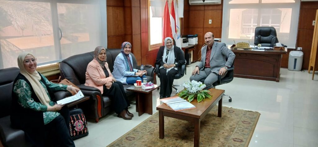 مدير المركز أ.د/ هبه عبد العاطي يقوم بزيارة لكليّة الطبّ لمتابعة الوضع الراهن